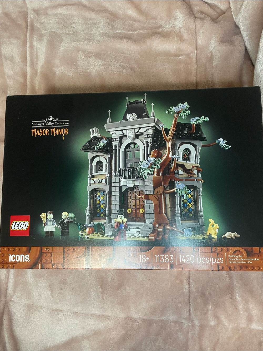 Lego Haunted Tree House Set with Brown Tree, Gray House, Green Base